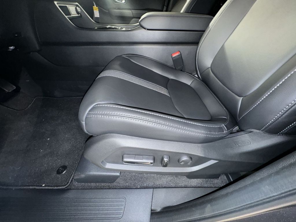 new 2025 Honda Pilot car, priced at $51,095