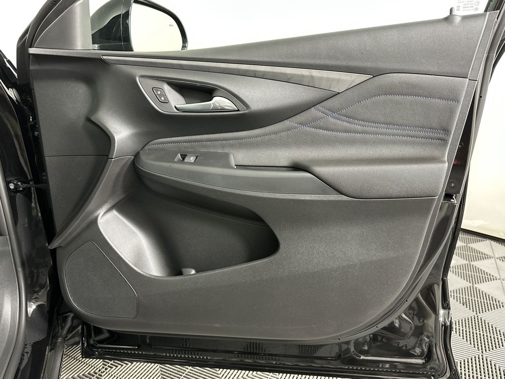 new 2025 Buick Envista car, priced at $29,869