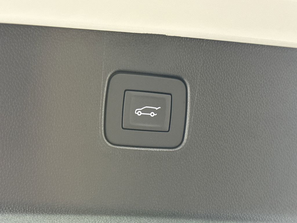 new 2025 Buick Envista car, priced at $29,075
