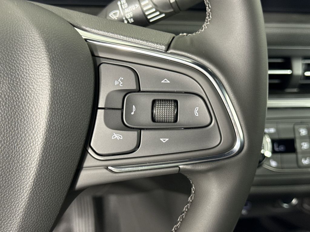 new 2025 Buick Envista car, priced at $27,375
