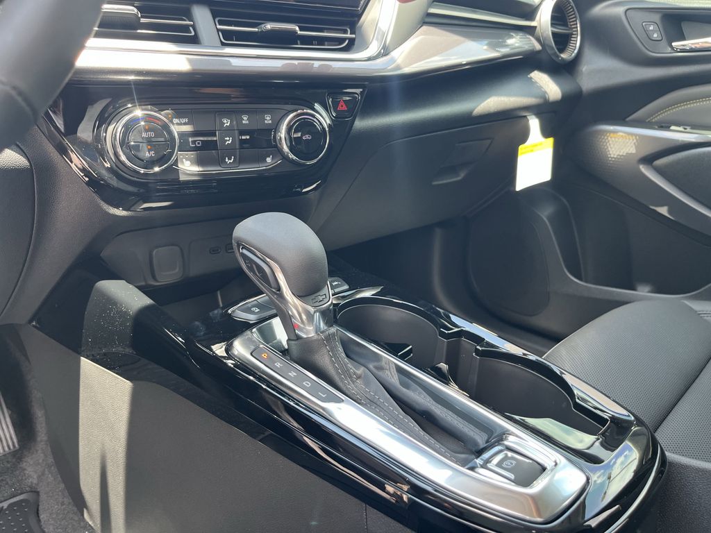 new 2025 Chevrolet Trax car, priced at $25,310