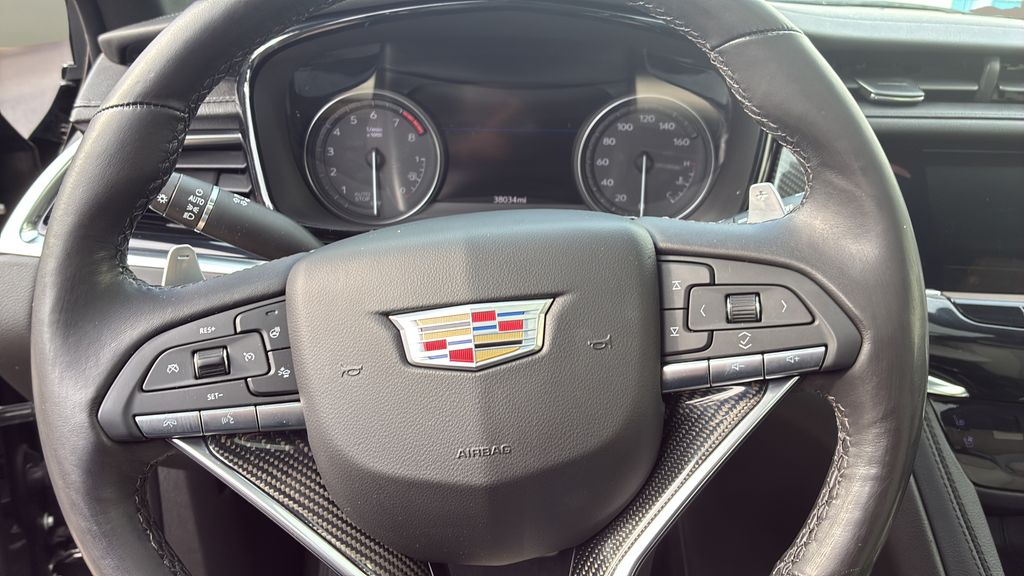 used 2022 Cadillac XT6 car, priced at $37,000