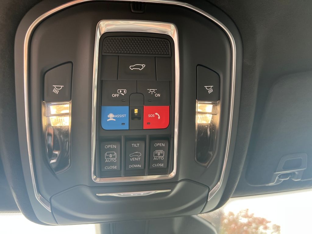 new 2025 Jeep Grand Cherokee car, priced at $64,990