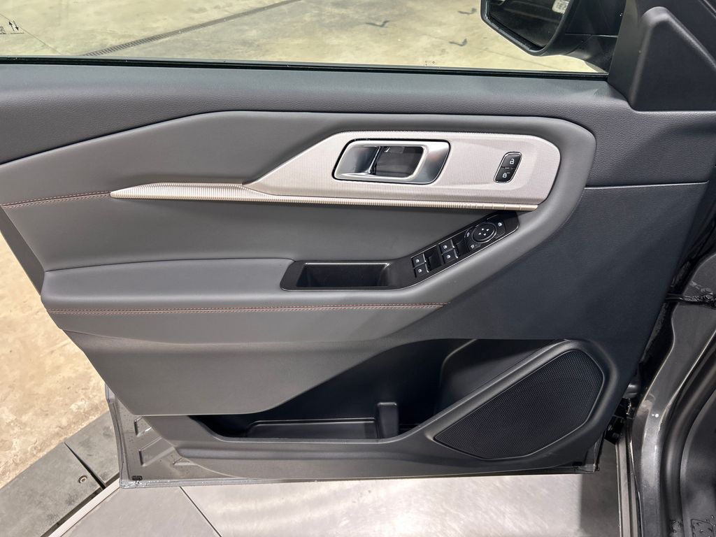 new 2025 Ford Explorer car, priced at $45,826