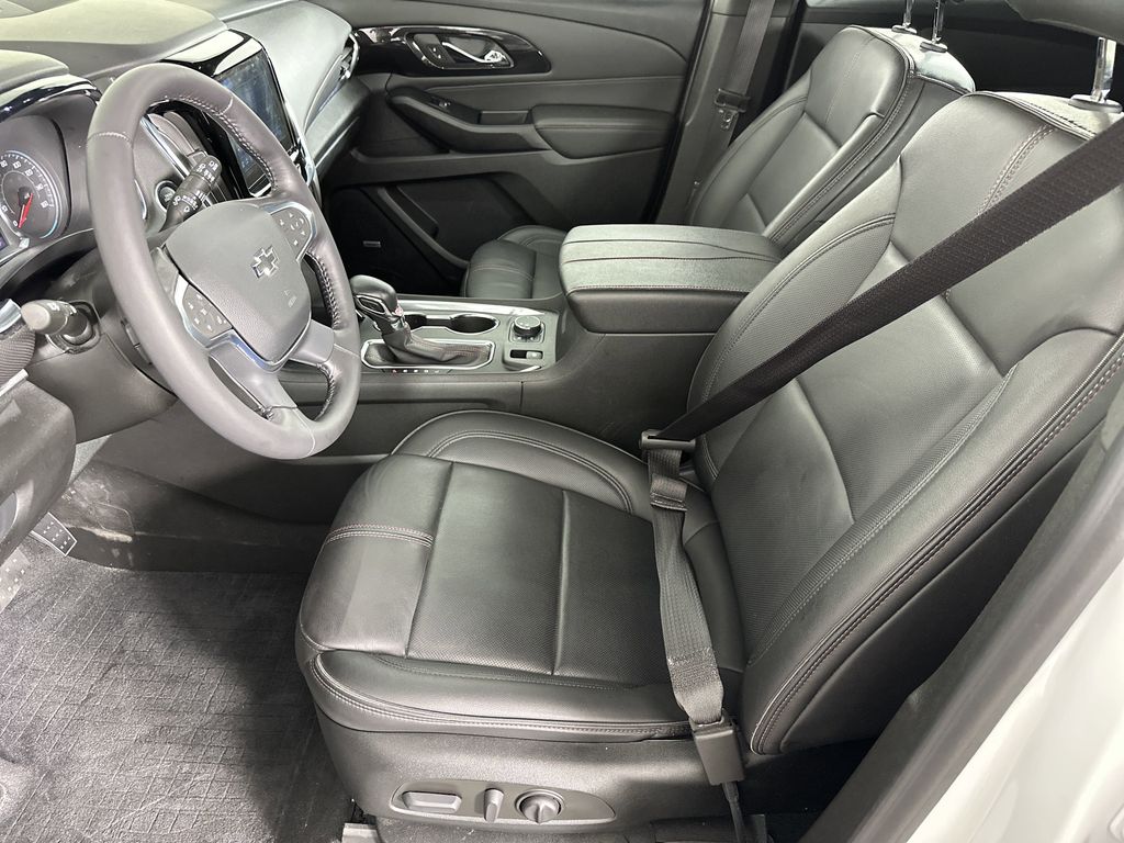 used 2022 Chevrolet Traverse car, priced at $32,988