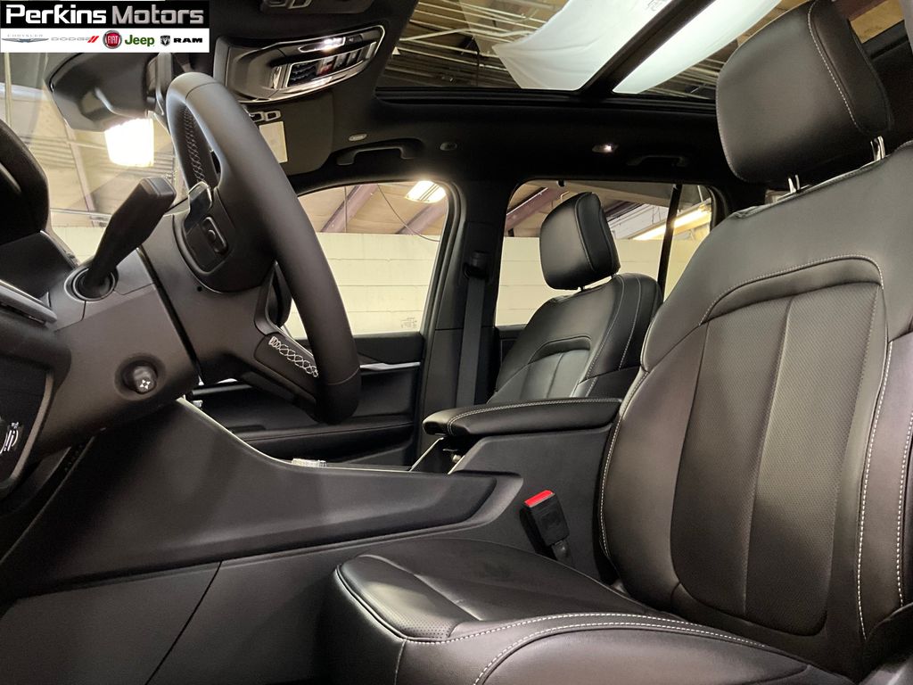 new 2025 Jeep Grand Cherokee car, priced at $45,822