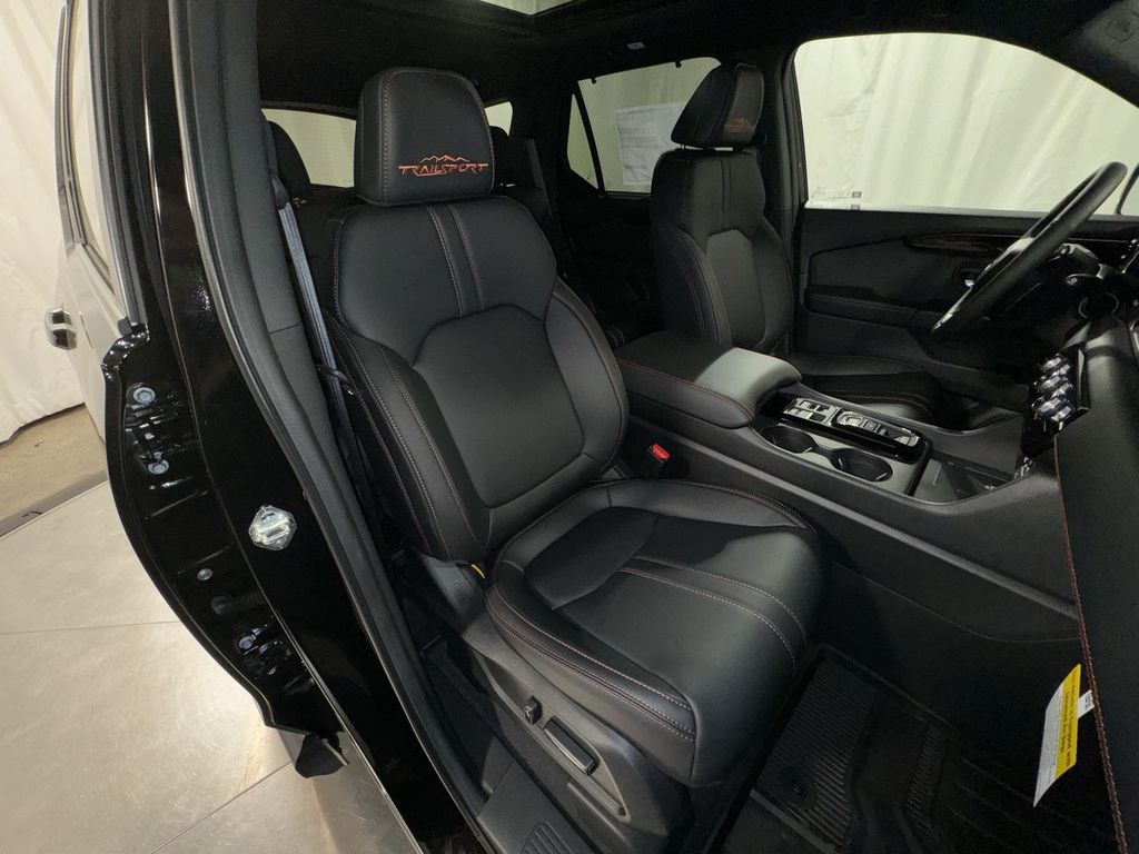 new 2025 Honda Pilot car, priced at $50,895