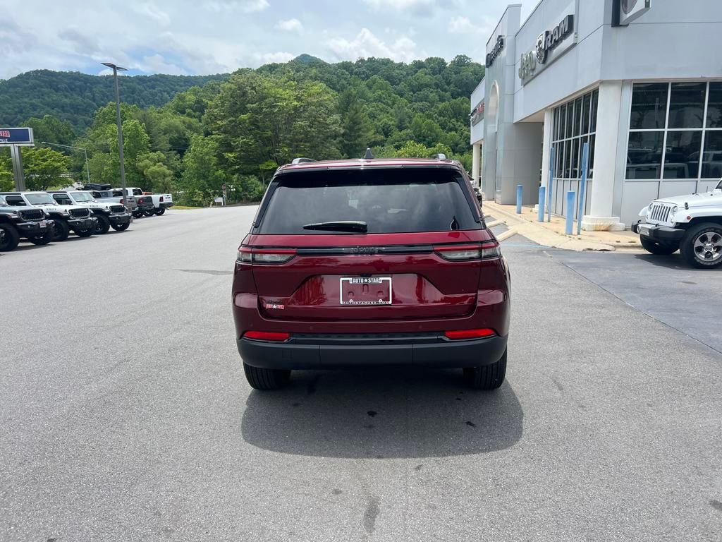 new 2025 Jeep Grand Cherokee car, priced at $38,990