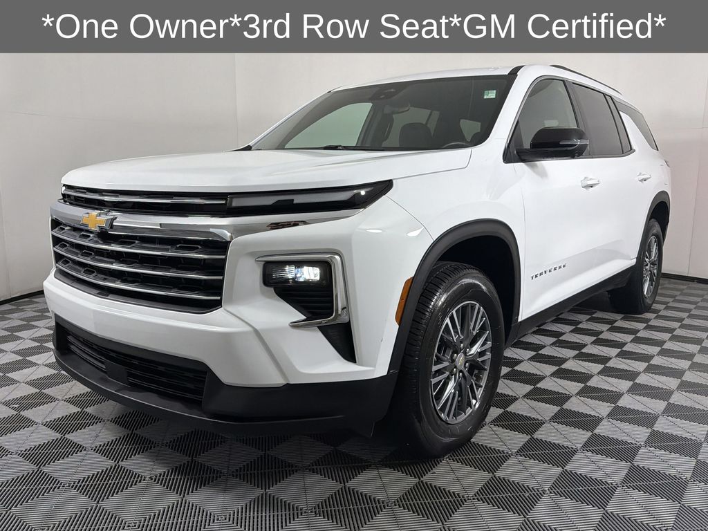 used 2024 Chevrolet Traverse car, priced at $33,333