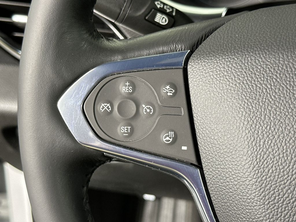 used 2022 Chevrolet Traverse car, priced at $32,988