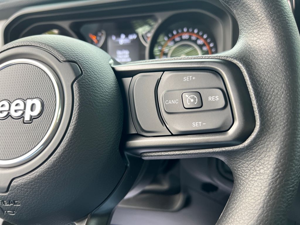 new 2025 Jeep Gladiator car, priced at $41,595