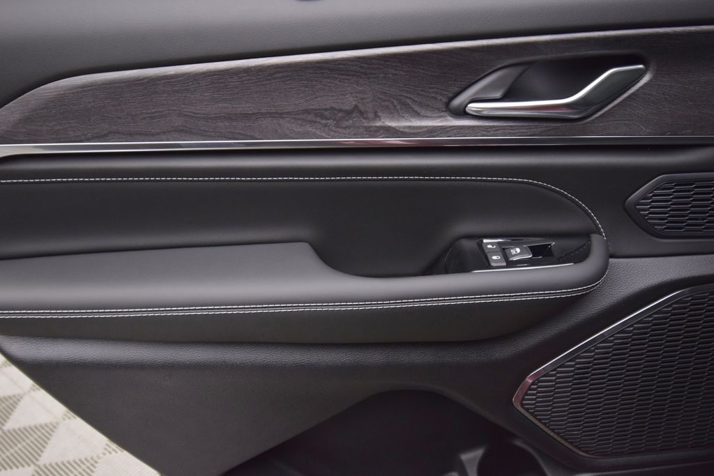 new 2024 Jeep Grand Cherokee L car, priced at $65,451