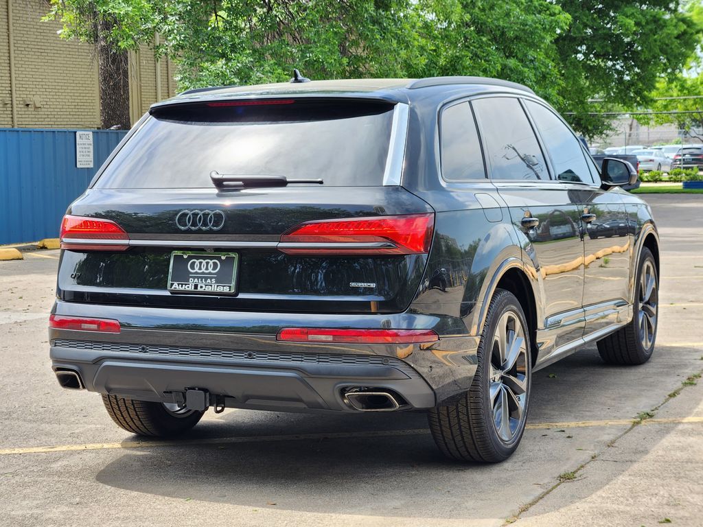 new 2025 Audi Q7 car, priced at $77,840