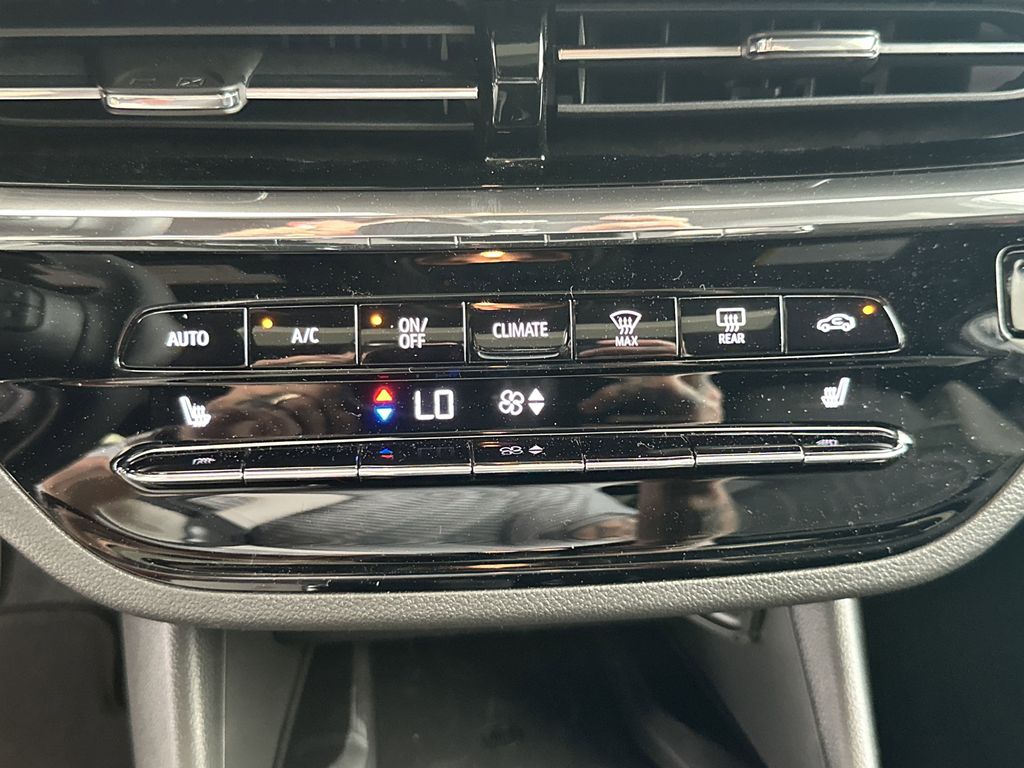 new 2025 Buick Envista car, priced at $31,585