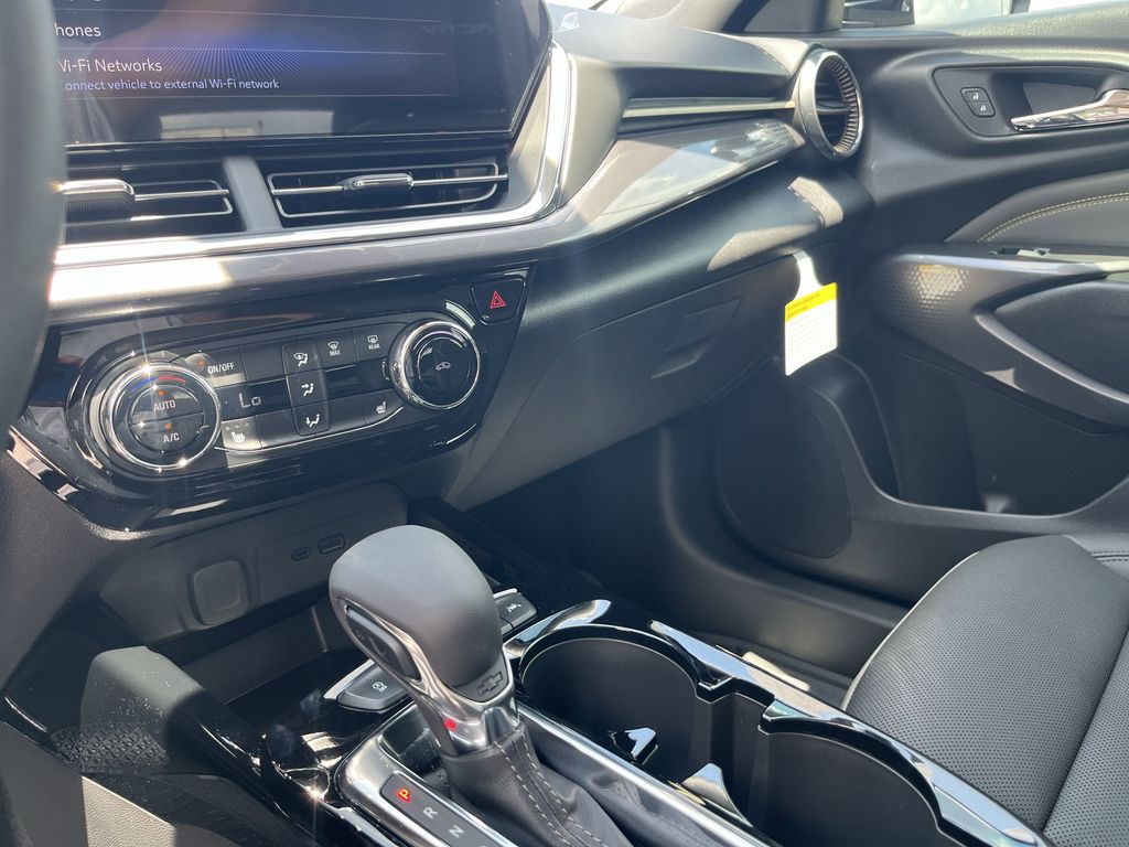 new 2025 Chevrolet Trax car, priced at $25,310
