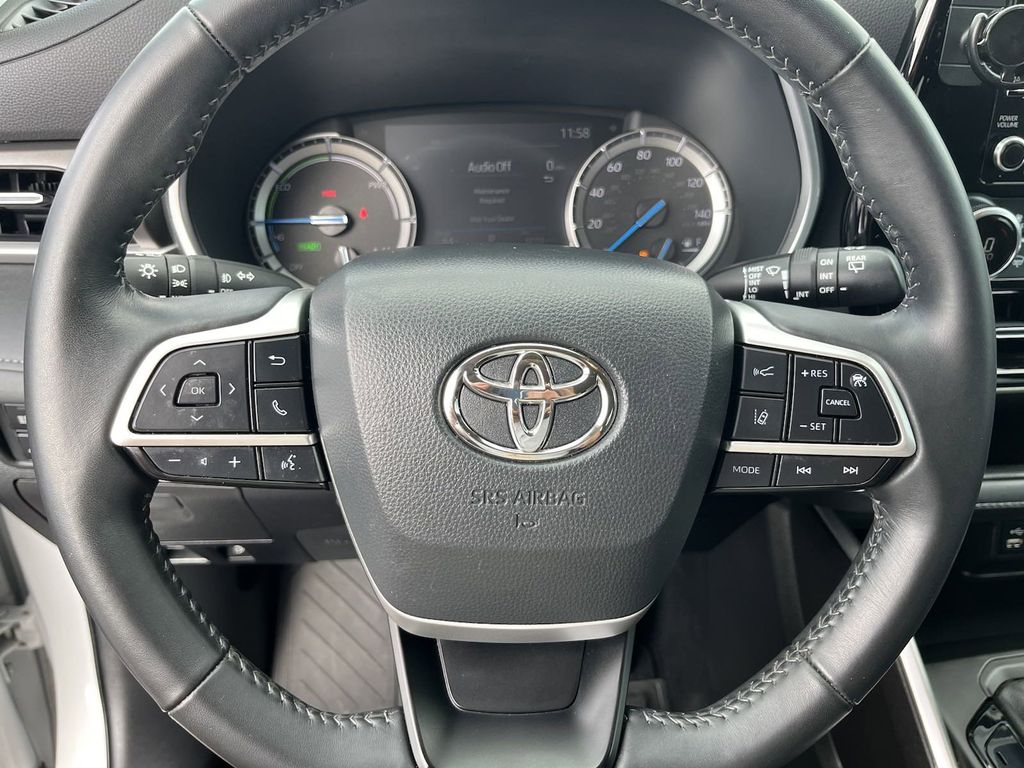 used 2022 Toyota Highlander Hybrid car, priced at $34,994