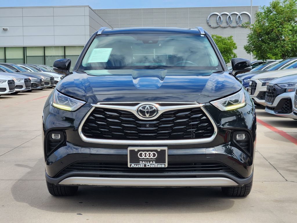 used 2022 Toyota Highlander car, priced at $39,792