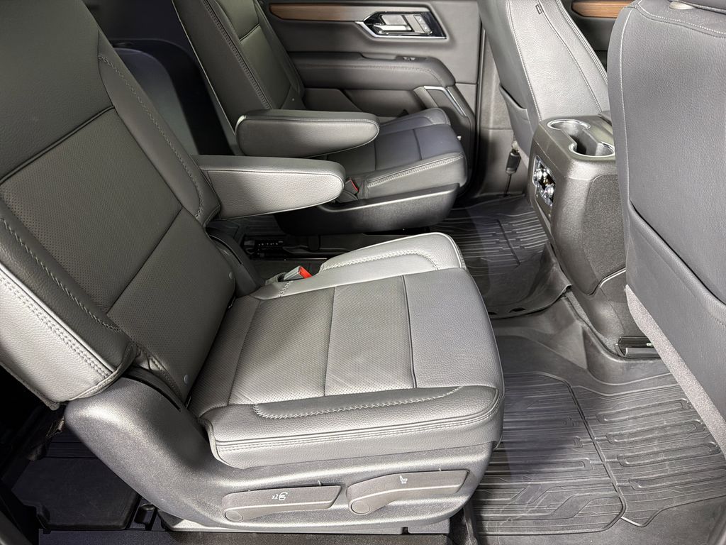 used 2025 GMC Yukon XL car, priced at $83,990