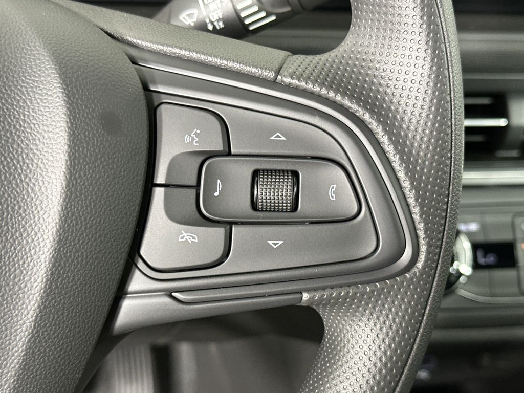 new 2025 Buick Envista car, priced at $24,695