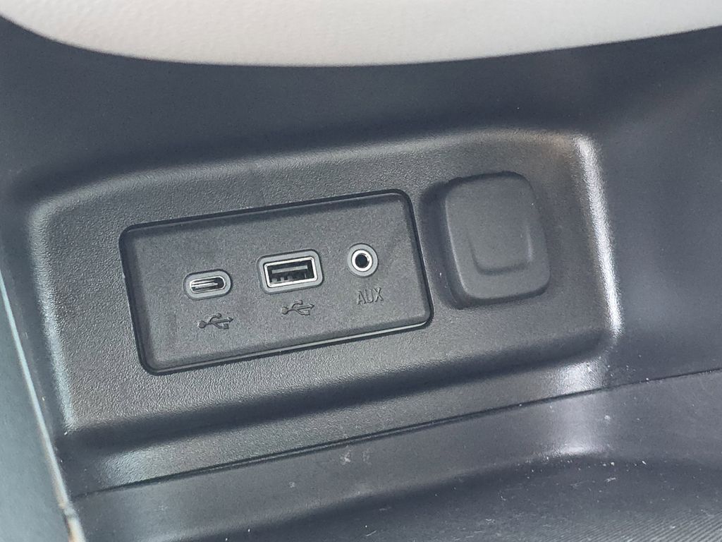 used 2023 Chevrolet Equinox car, priced at $18,994