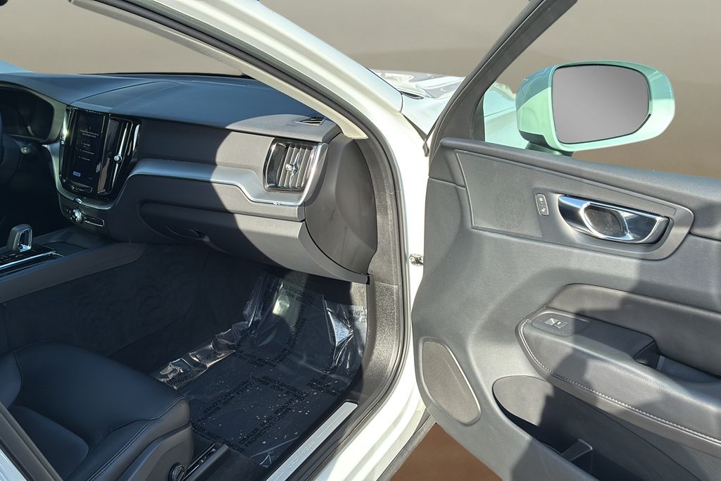 used 2023 Volvo XC60 Recharge Plug-In Hybrid car, priced at $36,400