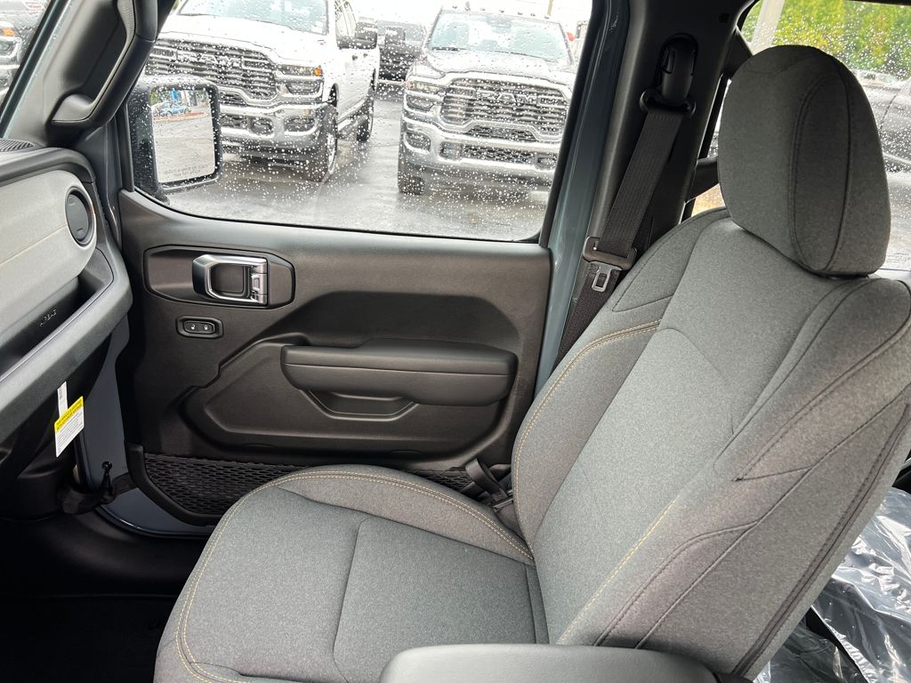 new 2025 Jeep Gladiator car, priced at $41,595