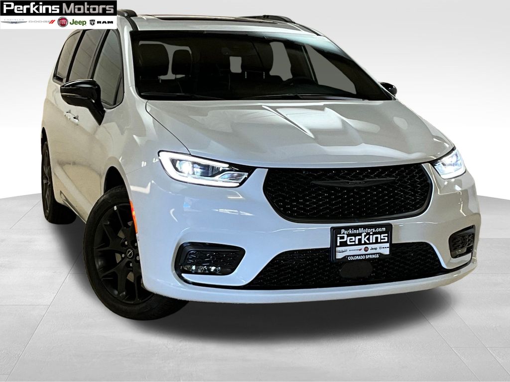 new 2025 Chrysler Pacifica car, priced at $47,352