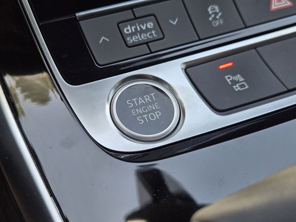 new 2025 Audi Q7 car, priced at $71,100