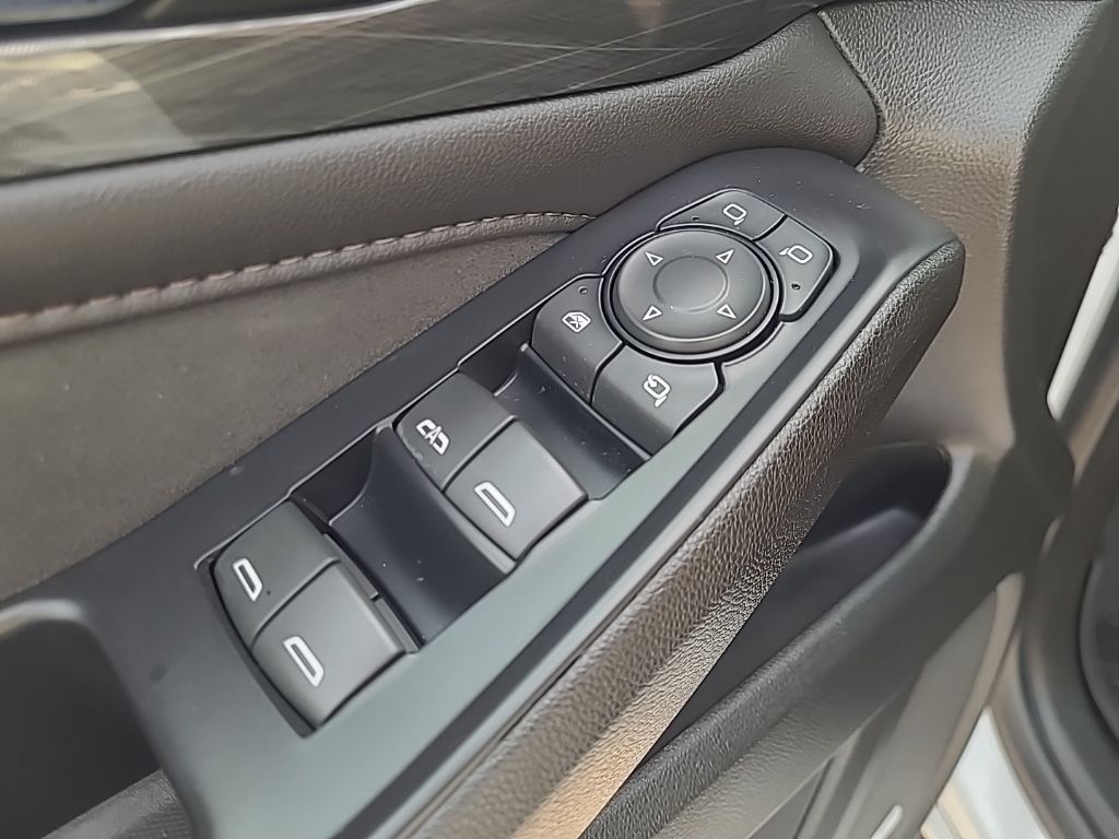 used 2022 Chevrolet Traverse car, priced at $37,563