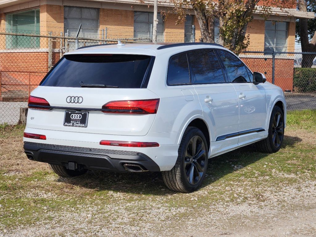 new 2025 Audi Q7 car, priced at $77,840