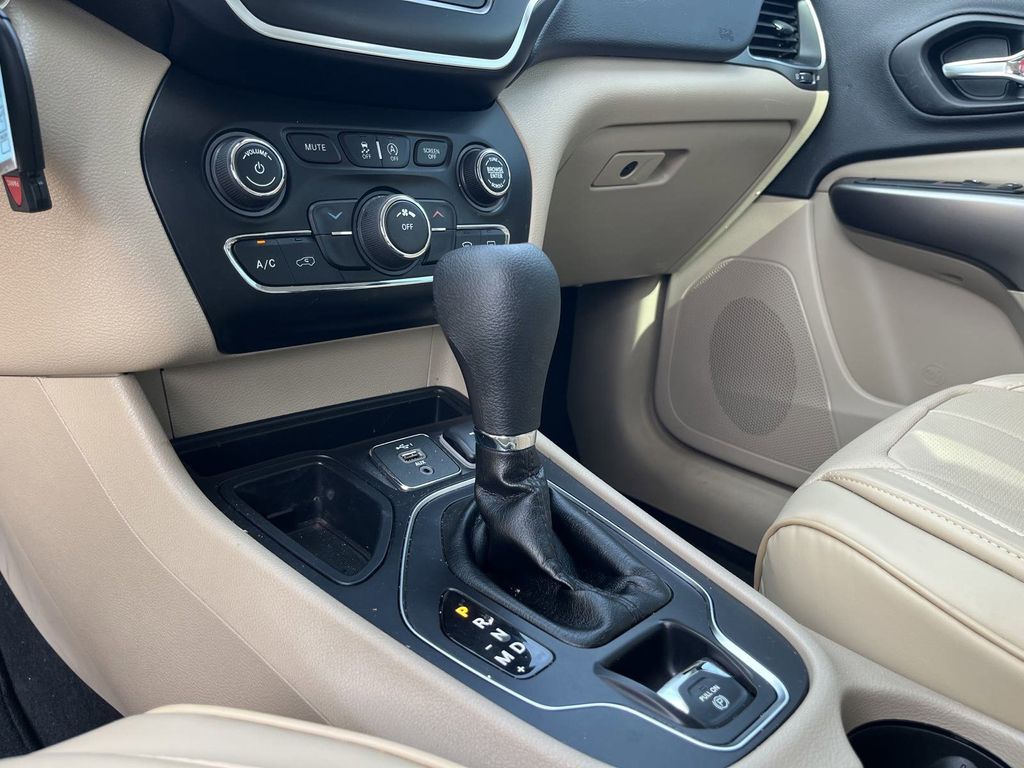 used 2019 Jeep Cherokee car, priced at $15,592