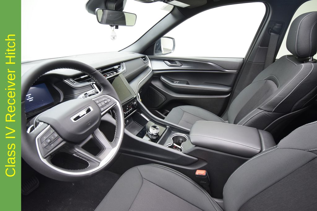 new 2025 Jeep Grand Cherokee car, priced at $37,951