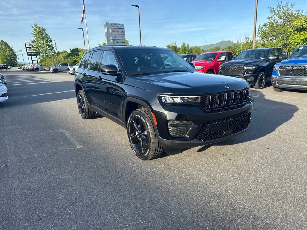 new 2025 Jeep Grand Cherokee car, priced at $42,290