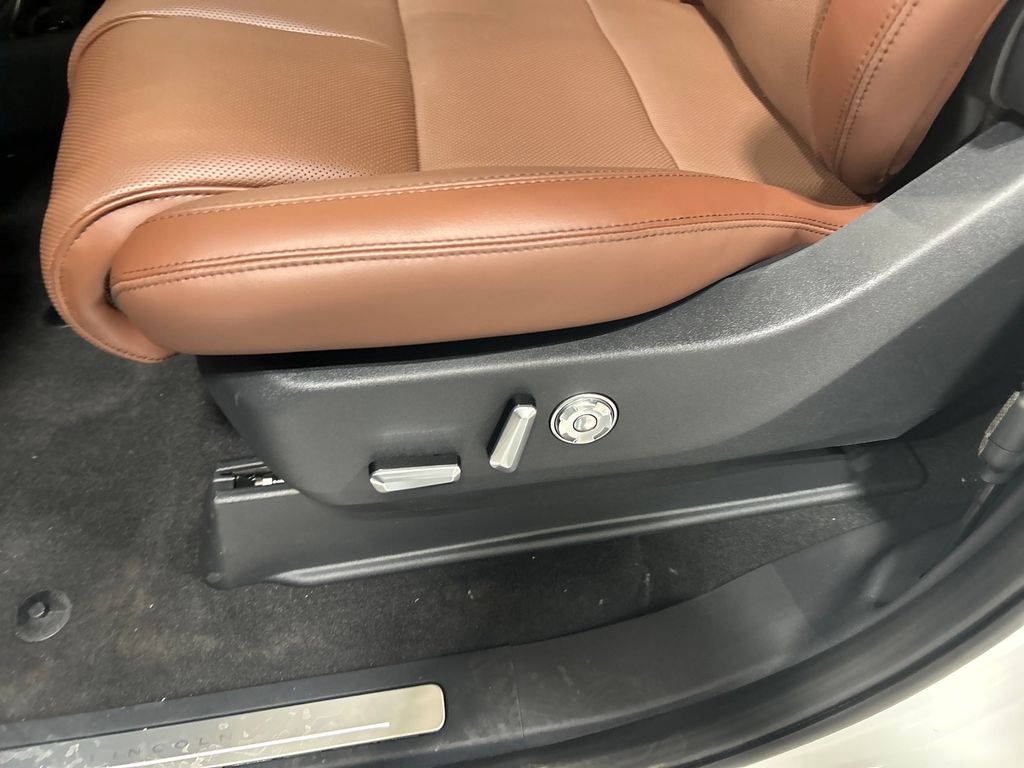 new 2025 Lincoln Navigator car, priced at $102,985