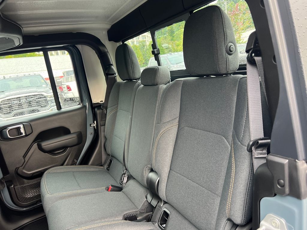 new 2025 Jeep Gladiator car, priced at $41,595