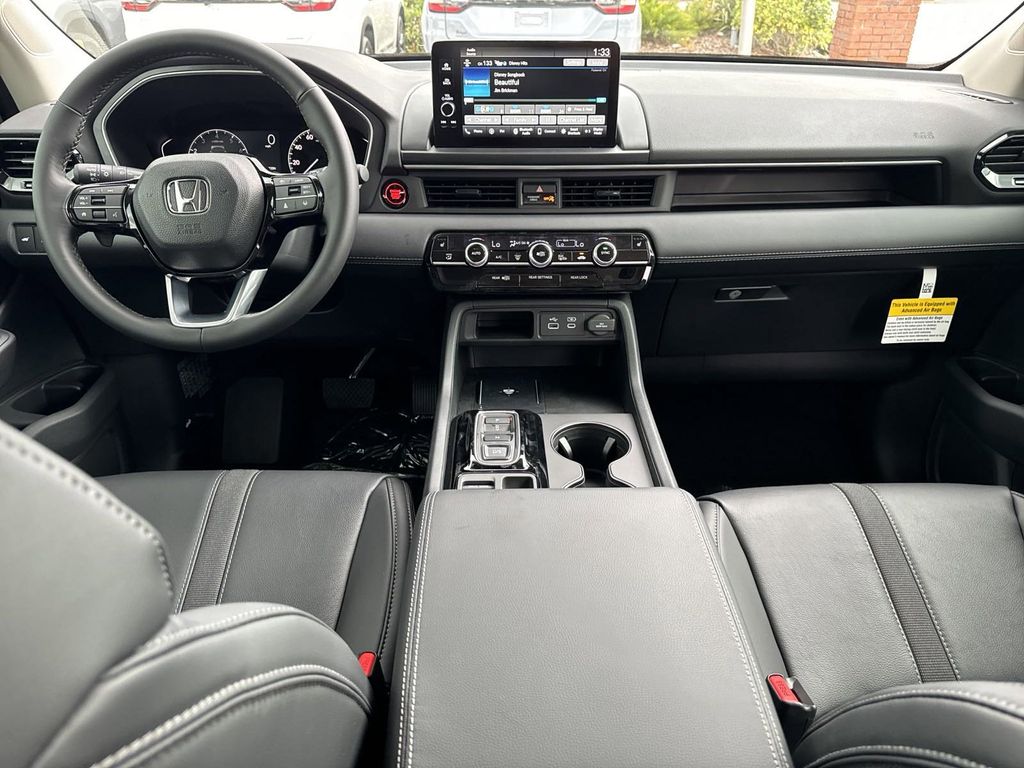 new 2025 Honda Pilot car, priced at $44,573