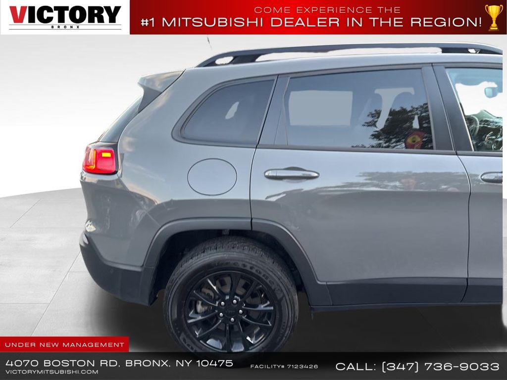 used 2023 Jeep Cherokee car, priced at $17,999