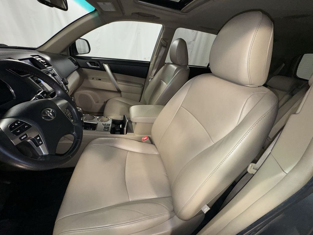 used 2013 Toyota Highlander car, priced at $14,992