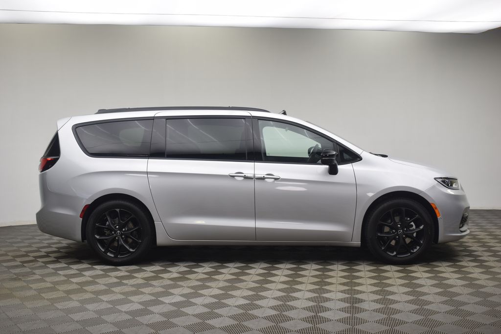 new 2026 Chrysler Pacifica car, priced at $49,359