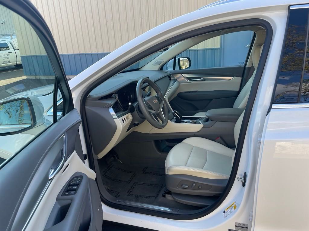 used 2023 Cadillac XT5 car, priced at $37,500