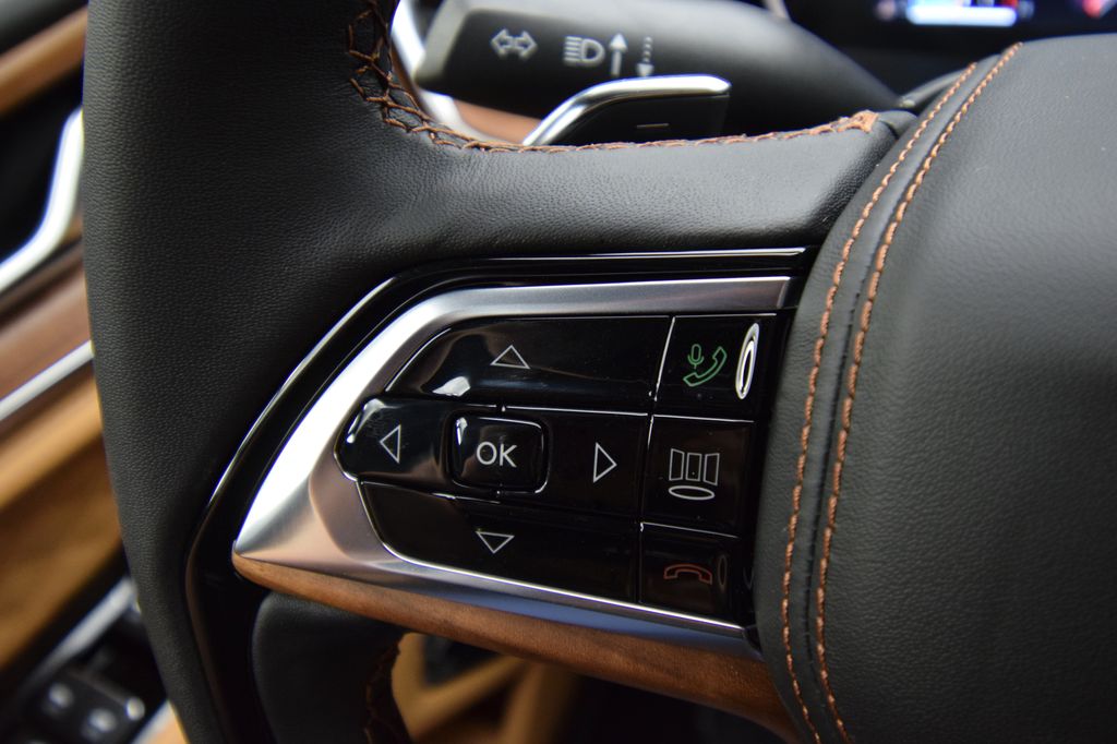 new 2025 Jeep Grand Cherokee car, priced at $68,580
