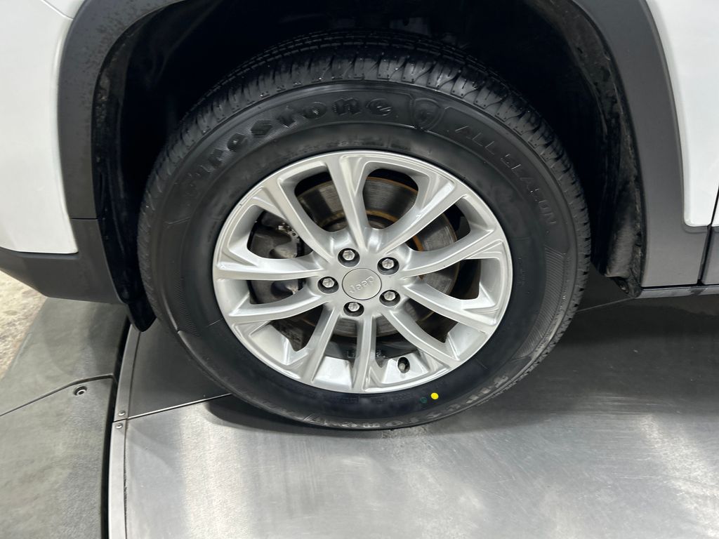 used 2019 Jeep Cherokee car, priced at $15,525