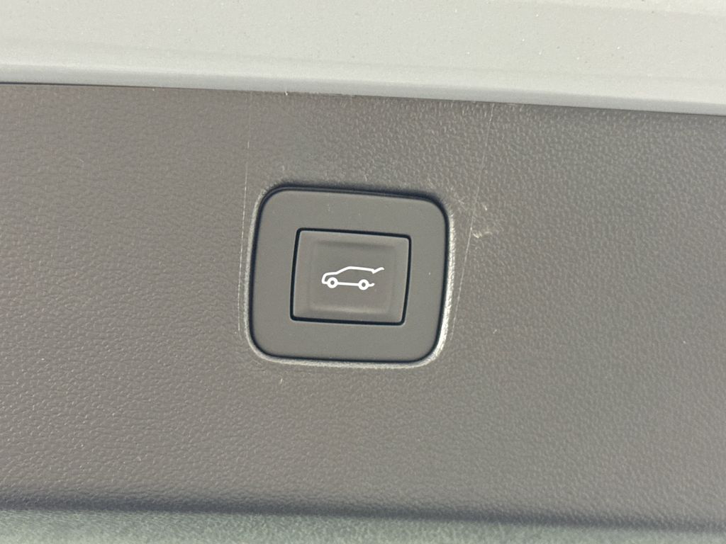 new 2025 Buick Envista car, priced at $27,375