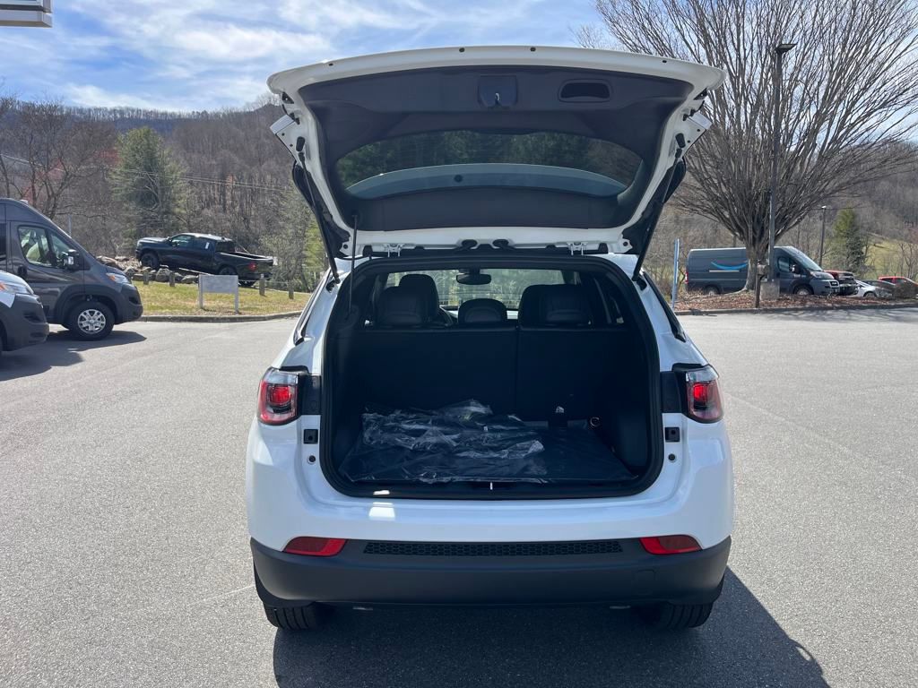 new 2025 Jeep Compass car, priced at $28,990