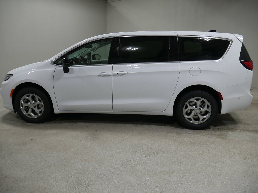 new 2024 Chrysler Pacifica car, priced at $47,925