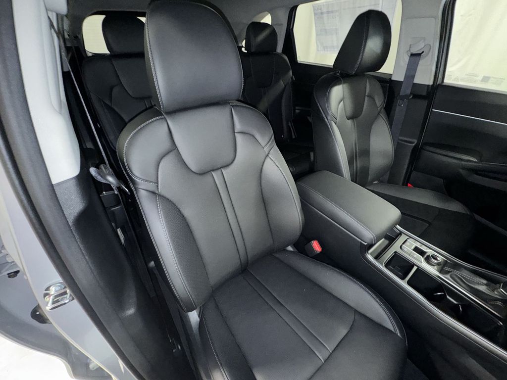 new 2025 Kia Sorento car, priced at $42,074