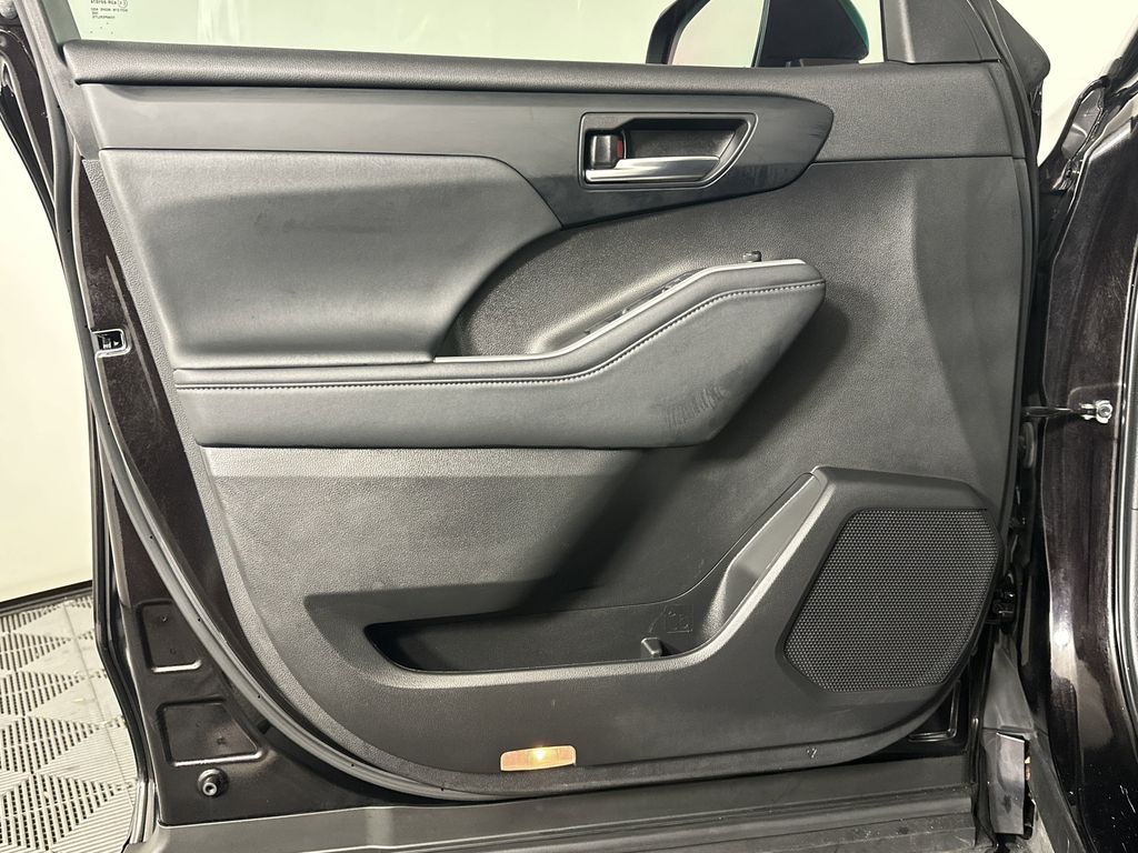 used 2022 Toyota Highlander car, priced at $34,711