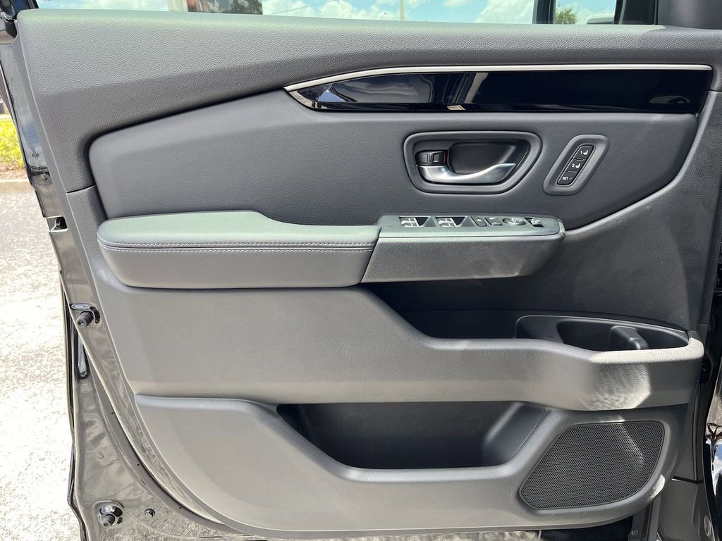 new 2025 Honda Pilot car, priced at $43,152