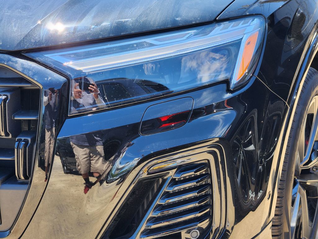 new 2025 Audi Q7 car, priced at $77,750