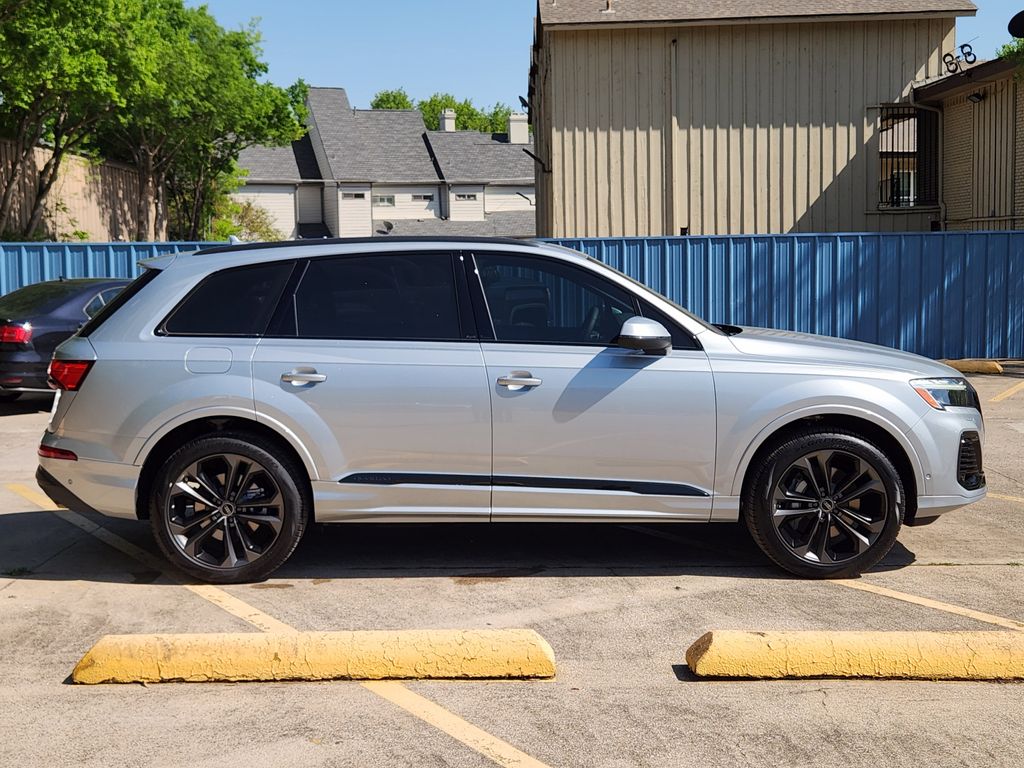 new 2025 Audi Q7 car, priced at $77,840